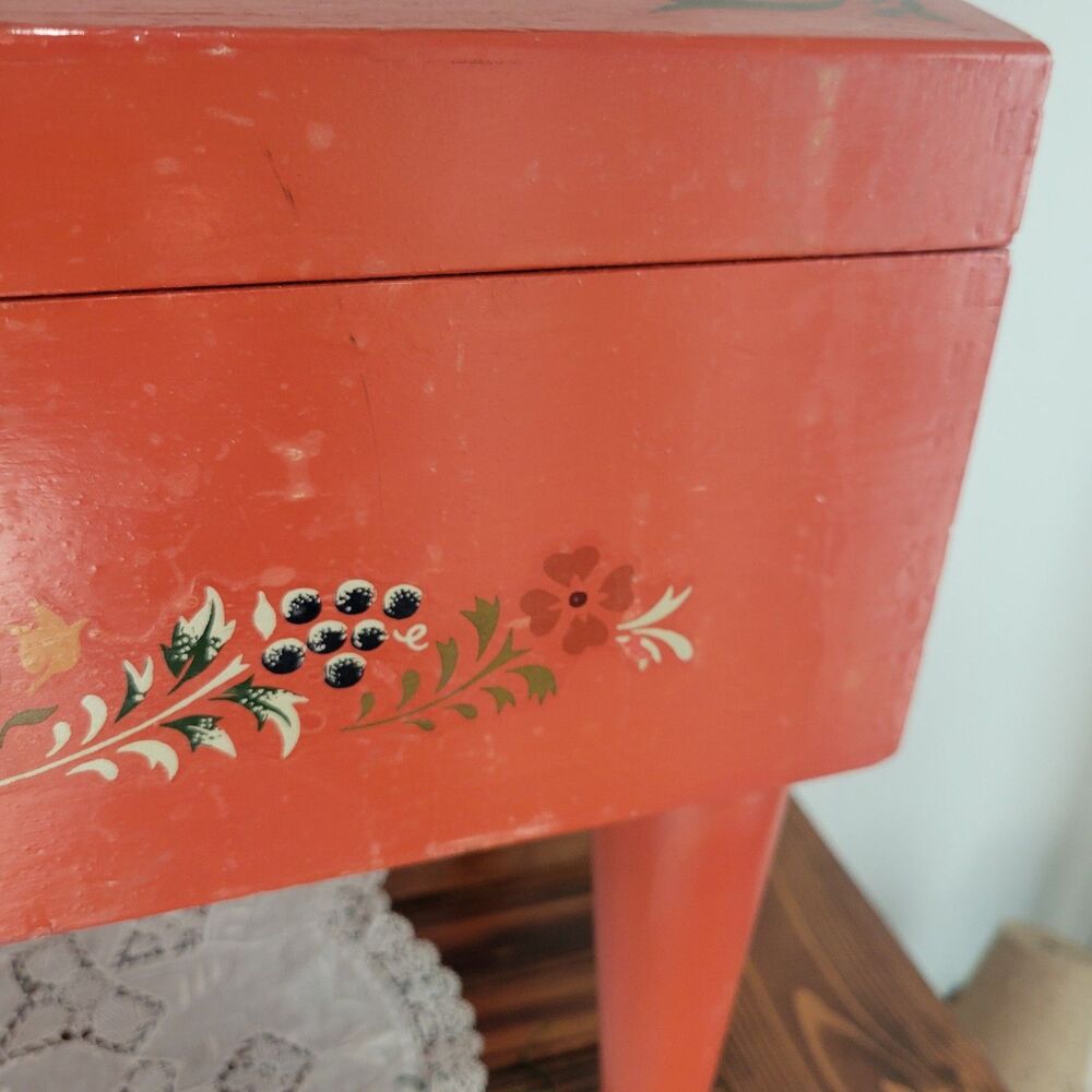 Vintage Pennsylvania Dutch Stenciled Heart Wooden Chest Box Folk Art 14.5” FLAW - Picture 11 of 16